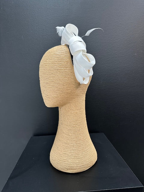 Max Alexander White Bow Racing Fascinator