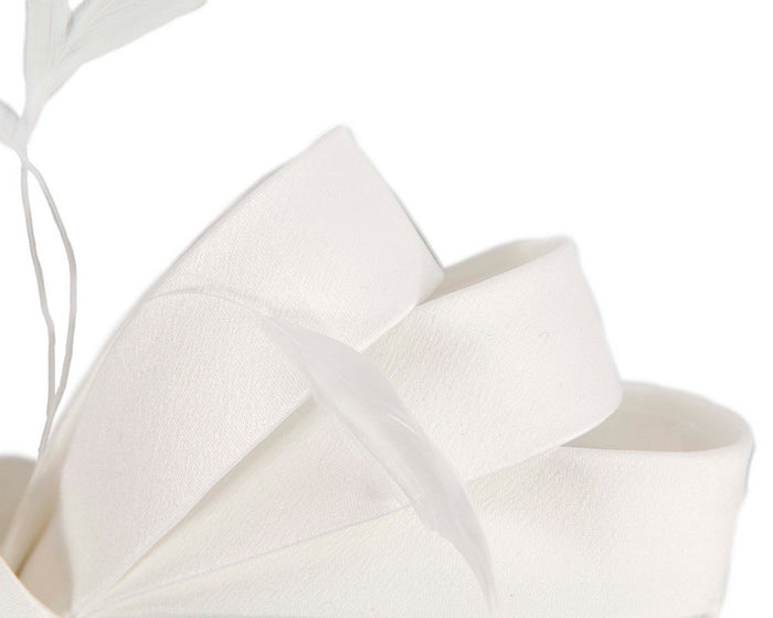 Max Alexander White Bow Racing Fascinator