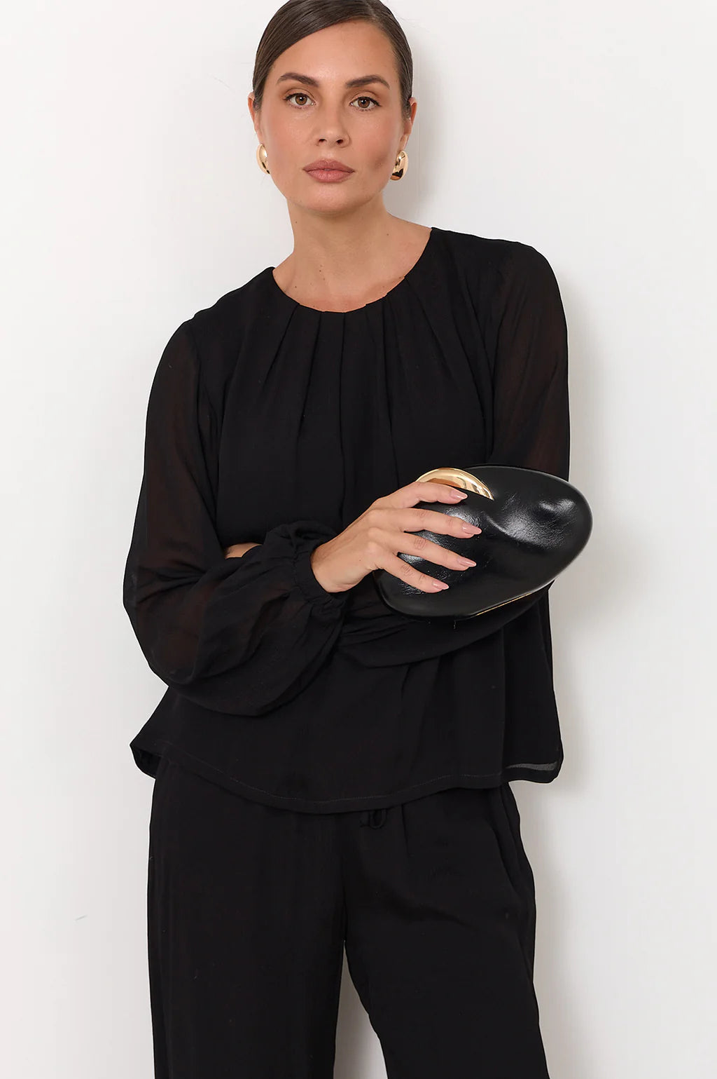 Crista Metal Clasp Event Clutch - Black