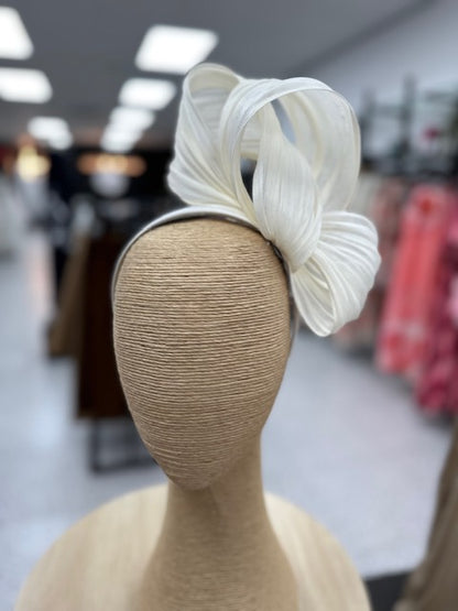 Cream Silk Abaca Fascinator with Sculptural Bow