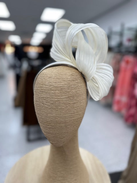 Cream Silk Abaca Fascinator with Sculptural Bow