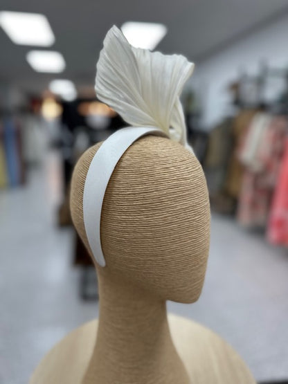Cream Silk Abaca Fascinator with Sculptural Bow