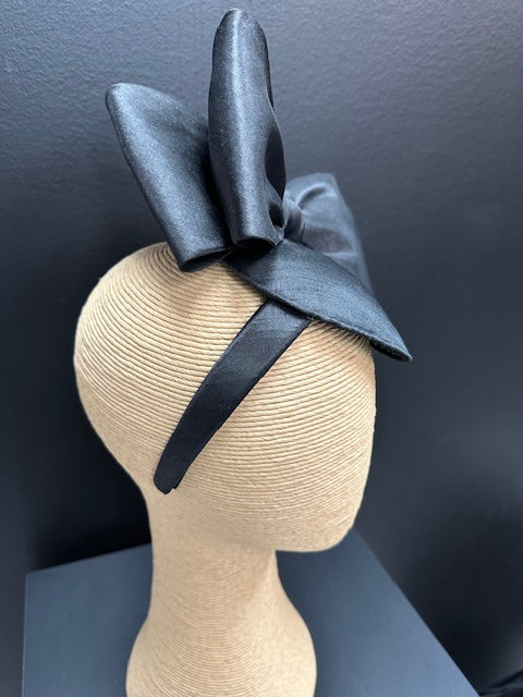 MA805 Round Fascinator With Bow - Black