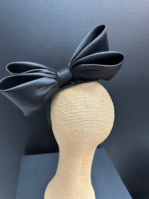 MA805 Round Fascinator With Bow - Black