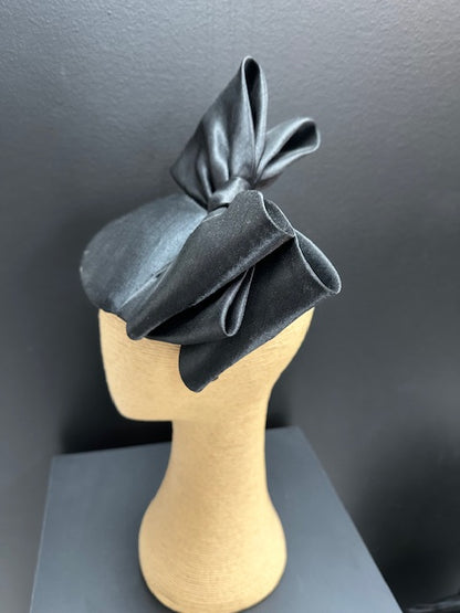 MA805 Round Fascinator With Bow - Black