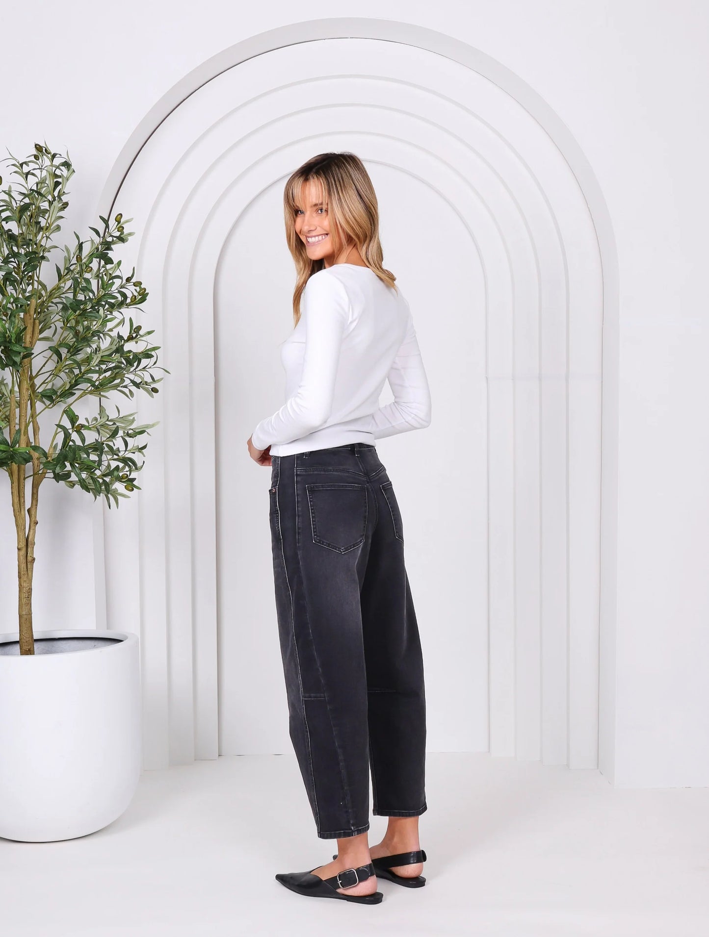 Toni Barrel Jeans - Black