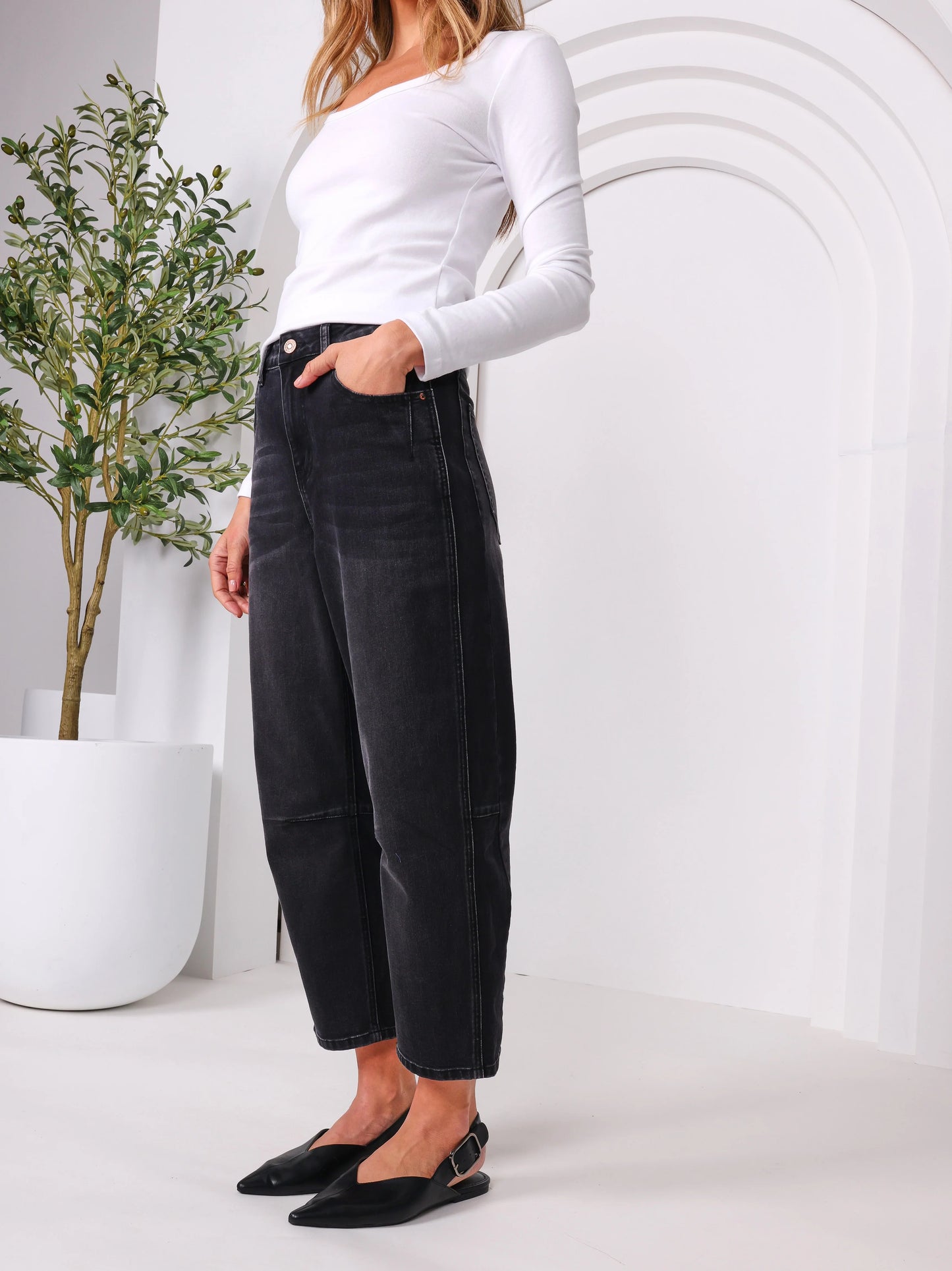 Toni Barrel Jeans - Black