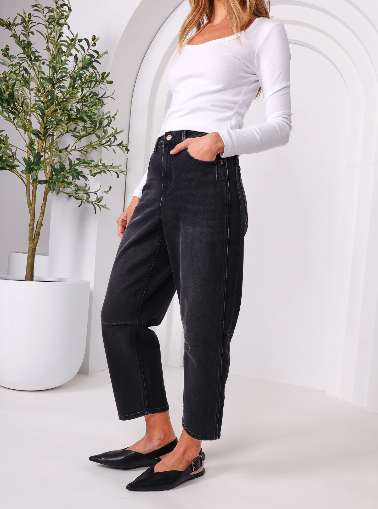 Toni Barrel Jeans - Black
