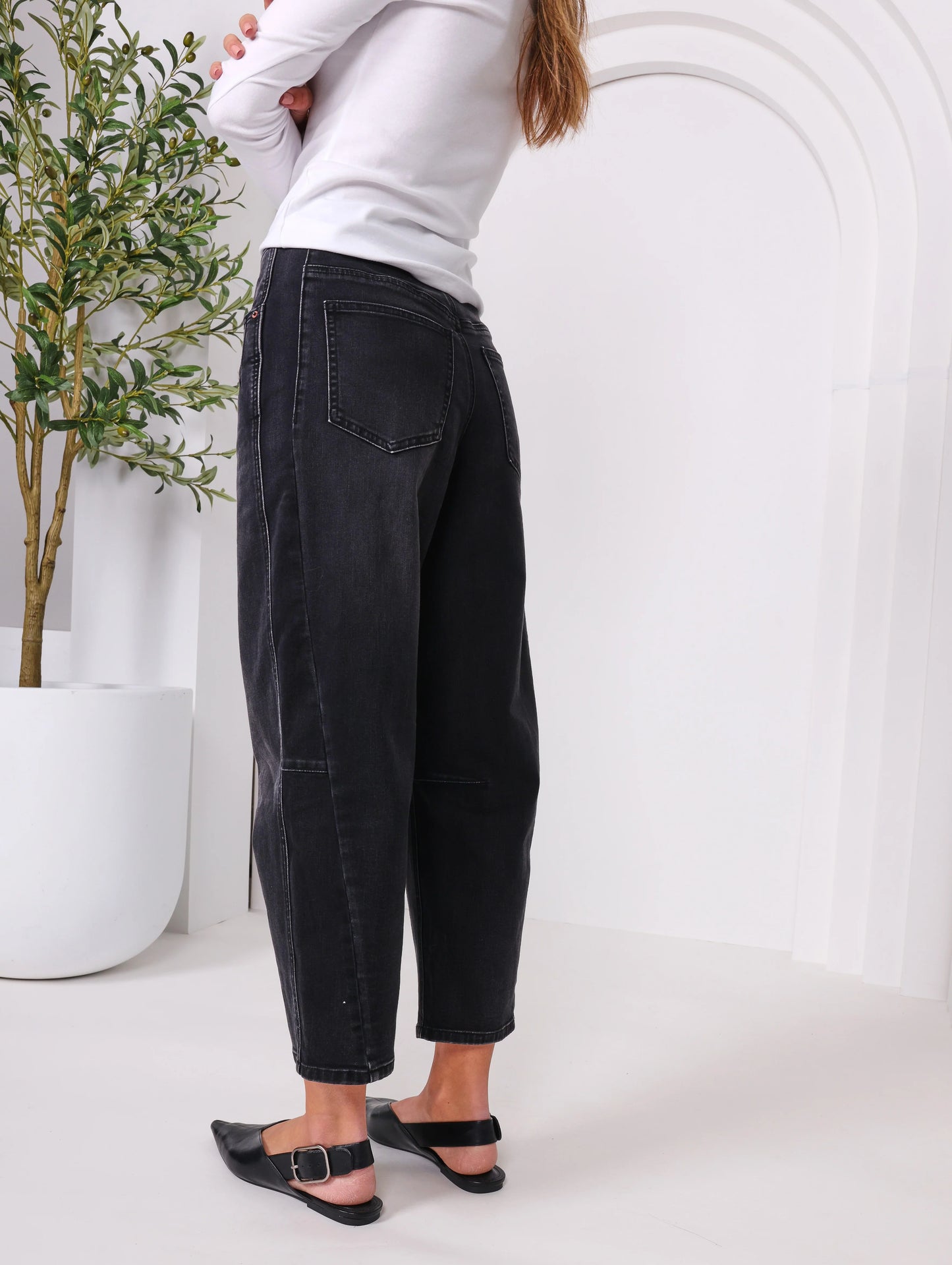 Toni Barrel Jeans - Black