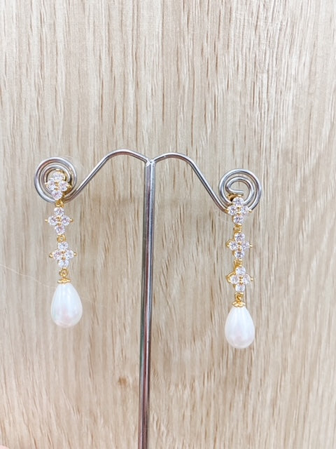 Chrysalini CZ & Pearl Earring - Gold