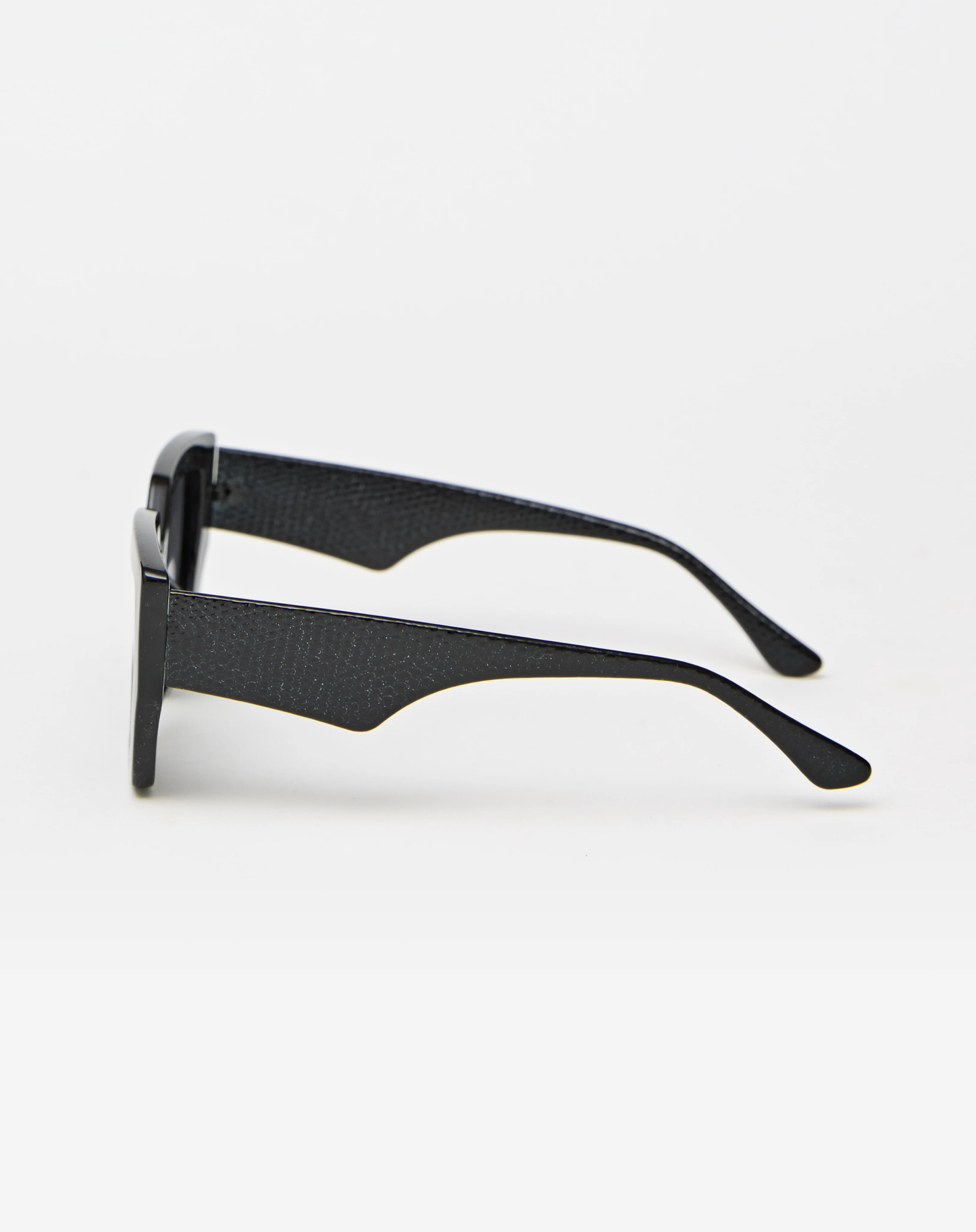 Stella + Gemma Pallisades Black Sunglasses